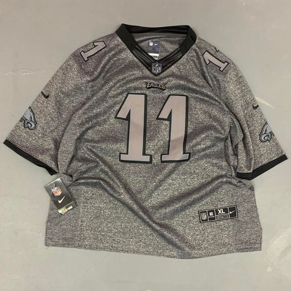 Nike Men's Grey and Black T-shirt
